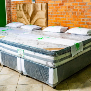 GB QUEEN EXEC BED P/TOP